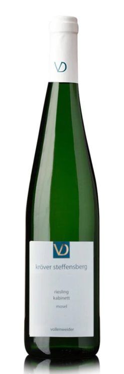 The Wolfer Goldgrube Riesling Auslese 2019 Vollenweider offers tropical fruit on the nose. Great presence in the mouth, bright and intense. Good presence of botrytis, highlighted by apricot aromas.